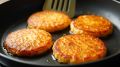 Попробуйте картофельные оладьи с сыром и куркумой: новое блюдо для вашей кухни