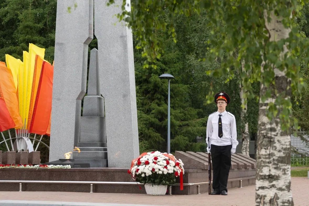 В День памяти и скорби сургутяне отдали дань памяти погибшим в Великой Отечественной войне В День памяти и скорби сургутяне отдали дань памяти погибшим в Великой Отечественной войне