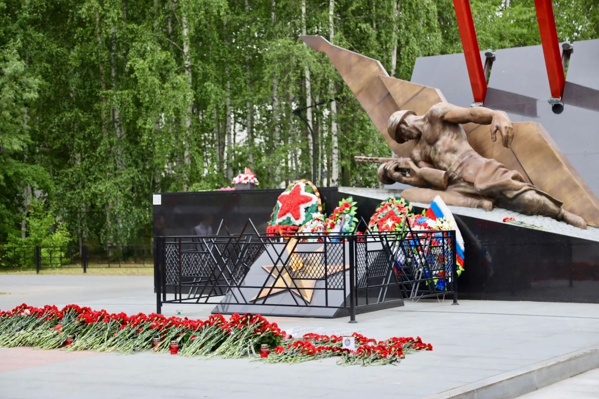 По традиции 22 июня мы приходим к мемориалу «Воинам-землякам, погибшим в годы Великой Отечественной войны 1941–1945 годов», чтобы почтить память героев По традиции 22 июня мы приходим к мемориалу «Воинам-землякам, погибшим в годы Великой Отечественной войны 1941–1945 годов», чтобы почтить память героев