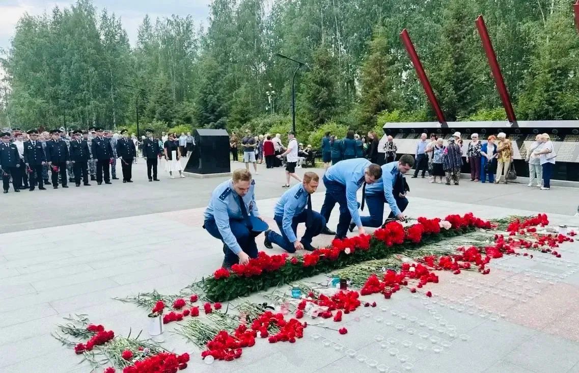 Прокуроры Югры почтили память погибших в годы Великой Отечественной войны Прокуроры Югры почтили память погибших в годы Великой Отечественной войны