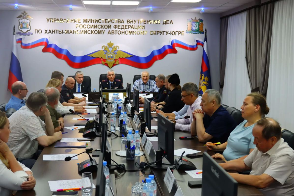 В Ханты-Мансийске состоялось заседание Общественного совета при УМВД России по Ханты-Мансийскому автономному округу – Югре В Ханты-Мансийске состоялось заседание Общественного совета при УМВД России по Ханты-Мансийскому автономному округу – Югре
