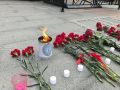 Местные власти, общественники горожане собрались рано утром у памятника "Землякам, погибшим в годы Великой Отечественной войны"