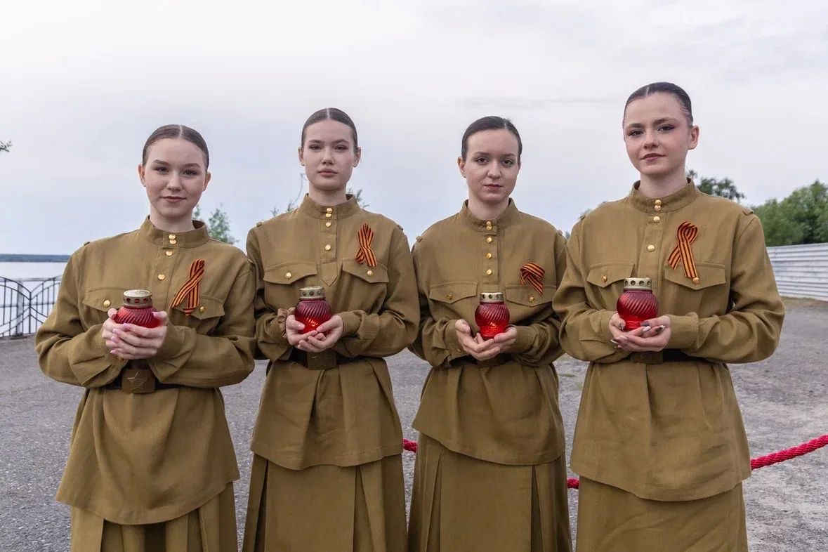 В День памяти и скорби сургутяне отдали дань памяти погибшим в Великой Отечественной войне В День памяти и скорби сургутяне отдали дань памяти погибшим в Великой Отечественной войне