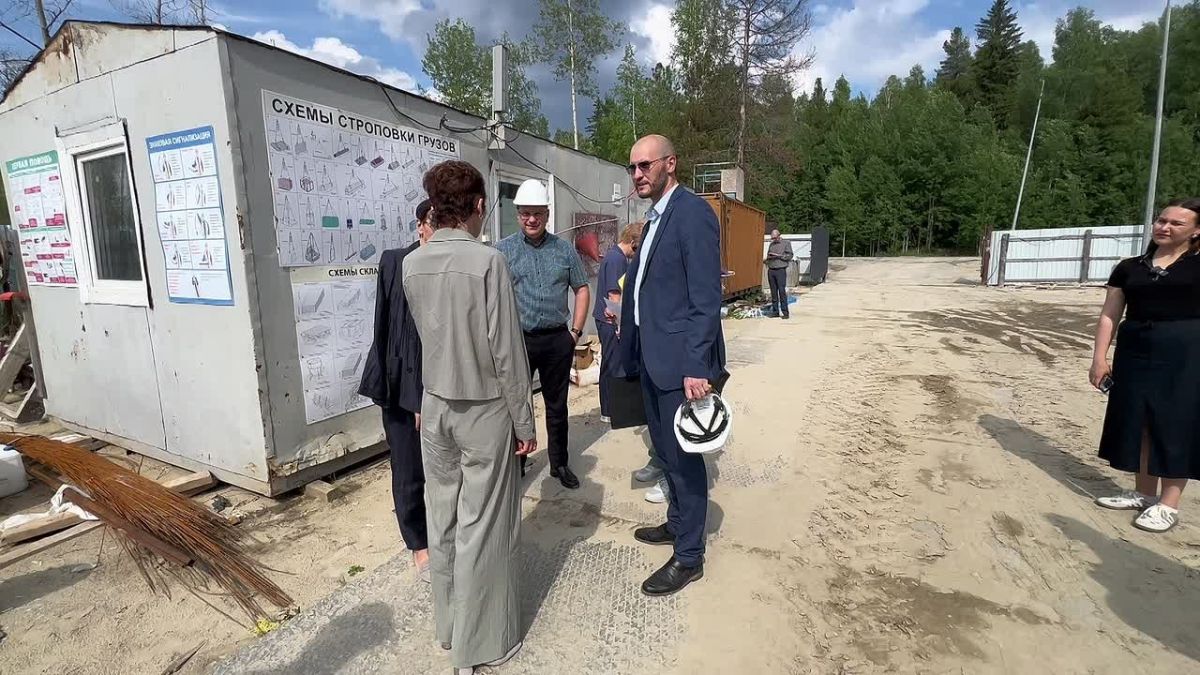 Визит депутата Государственной Думы Ольги Ануфриевой, а также депутатов Думы города Ханты-Мансийска в составе двух комитетов - по социальной политике и городскому хозяйству, на объект «Народной программы «Единой России» -...