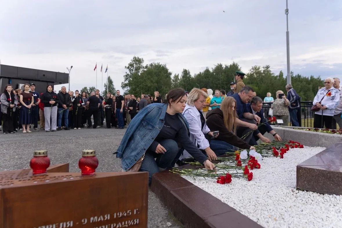 В День памяти и скорби сургутяне отдали дань памяти погибшим в Великой Отечественной войне В День памяти и скорби сургутяне отдали дань памяти погибшим в Великой Отечественной войне