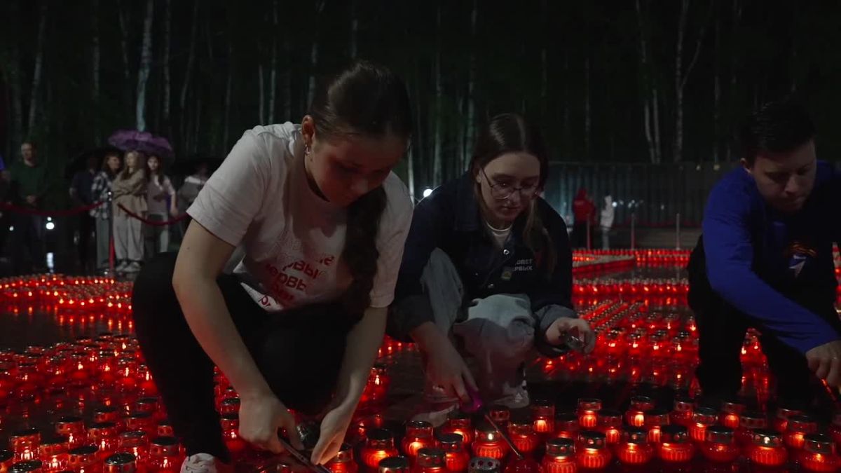 9 000 лампад зажгли в ночь на 22 июня в Ханты-Мансийске в память о миллионах человеческих жизней, унесенных Великой Отечественной войной