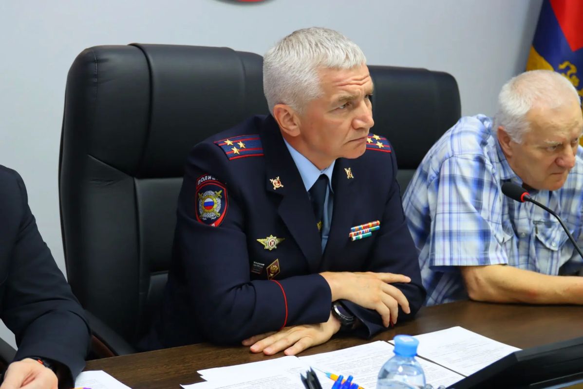 В Ханты-Мансийске состоялось заседание Общественного совета при УМВД России по Ханты-Мансийскому автономному округу – Югре В Ханты-Мансийске состоялось заседание Общественного совета при УМВД России по Ханты-Мансийскому автономному округу – Югре