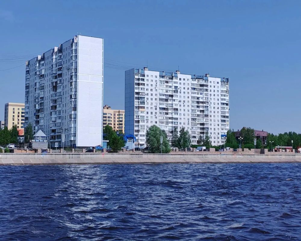 Спасатели Нижневартовска патрулируют акваторию Оби в период половодья Спасатели Нижневартовска патрулируют акваторию Оби в период половодья