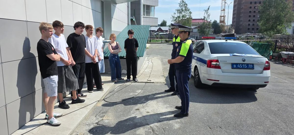 В Ханты-Мансийске сотрудники Госавтоинспекции провели урок безопасности для подростков В Ханты-Мансийске сотрудники Госавтоинспекции провели урок безопасности для подростков
