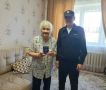 В Радужном полицейские вручили 85-летней гражданке Казахстана вид на жительство в Российской Федерации