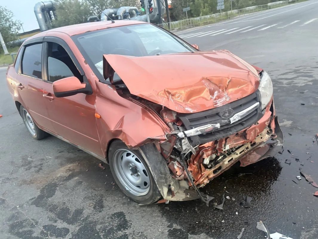В Нижневартовске водитель Mercedes устроил жесткое ДТП с пострадавшими В Нижневартовске водитель Mercedes устроил жесткое ДТП с пострадавшими