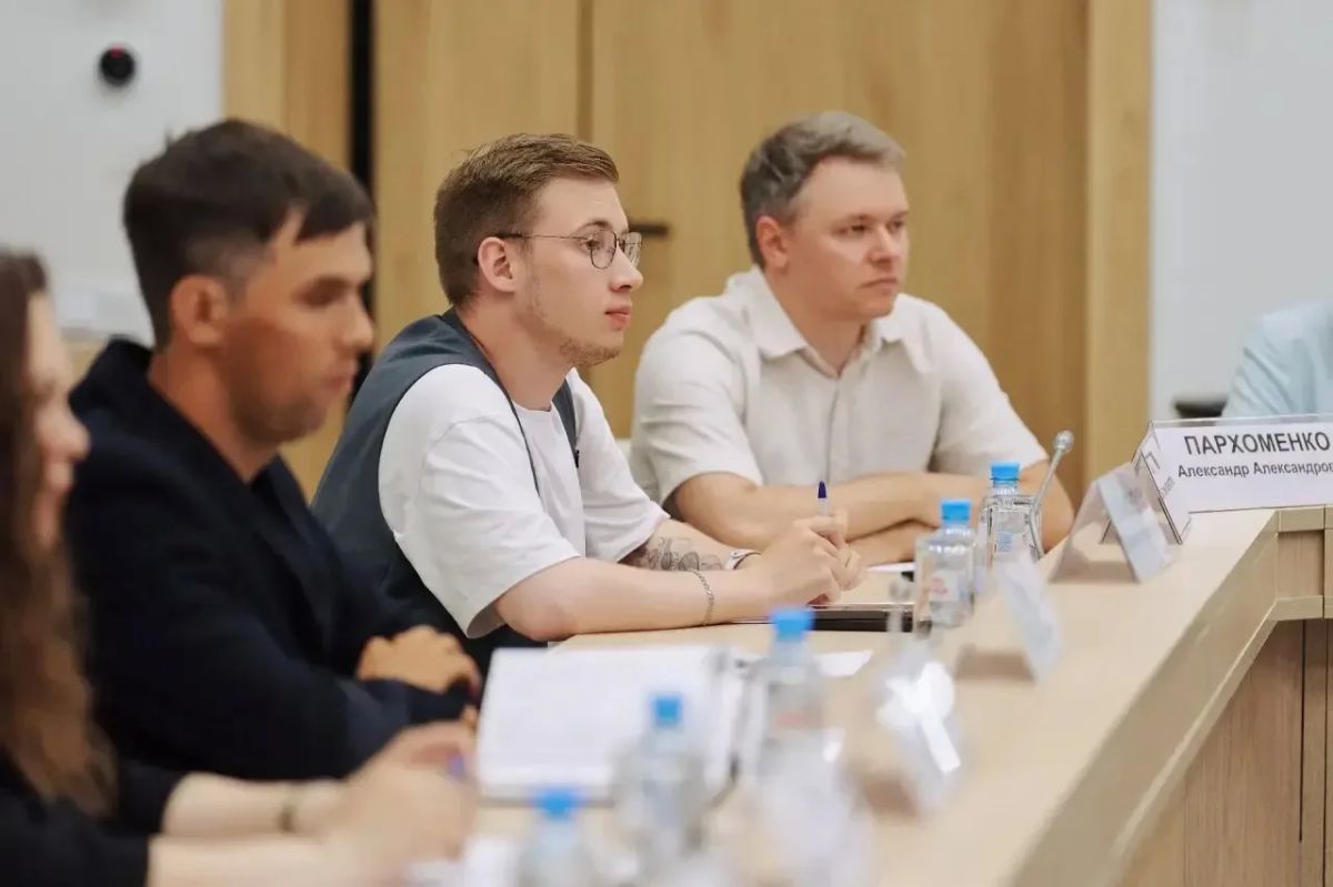 Председатель Избирательной комиссии Югры Денис Корнеев принял участие в заседании Молодежного общественного совета при Уполномоченном по правам человека в Ханты-Мансийском автономном округе Председатель Избирательной комиссии Югры Денис Корнеев принял участие в заседании Молодежного общественного совета при Уполномоченном по правам человека в Ханты-Мансийском автономном округе