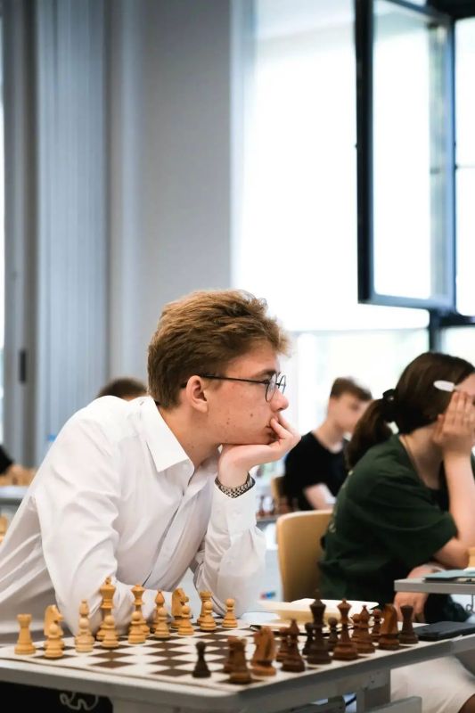 Гроссмейстерскую школу открыли в Югре на базе физико-математического лицея-интерната Гроссмейстерскую школу открыли в Югре на базе физико-математического лицея-интерната