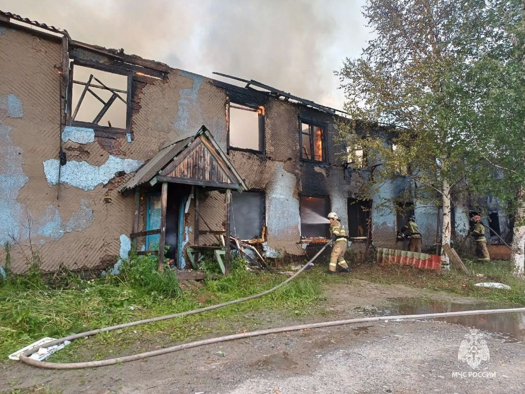 В поселке Солнечный Сургутского района пожарные ликвидировали возгорание в расселенном доме В поселке Солнечный Сургутского района пожарные ликвидировали возгорание в расселенном доме