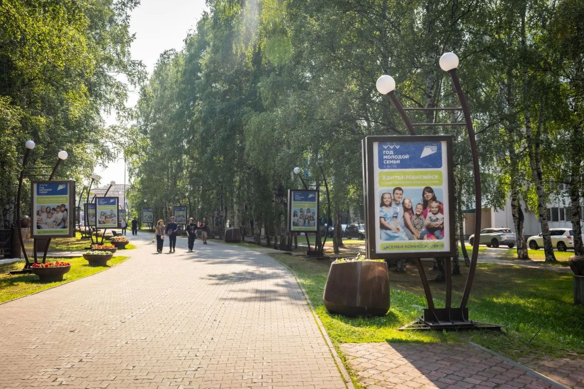 В Год молодой семьи, объявленный Губернатором Югры Русланом Николаевичем Кухаруком, в центральной части Ханты-Мансийска обновлены лайтбоксы В Год молодой семьи, объявленный Губернатором Югры Русланом Николаевичем Кухаруком, в центральной части Ханты-Мансийска обновлены лайтбоксы