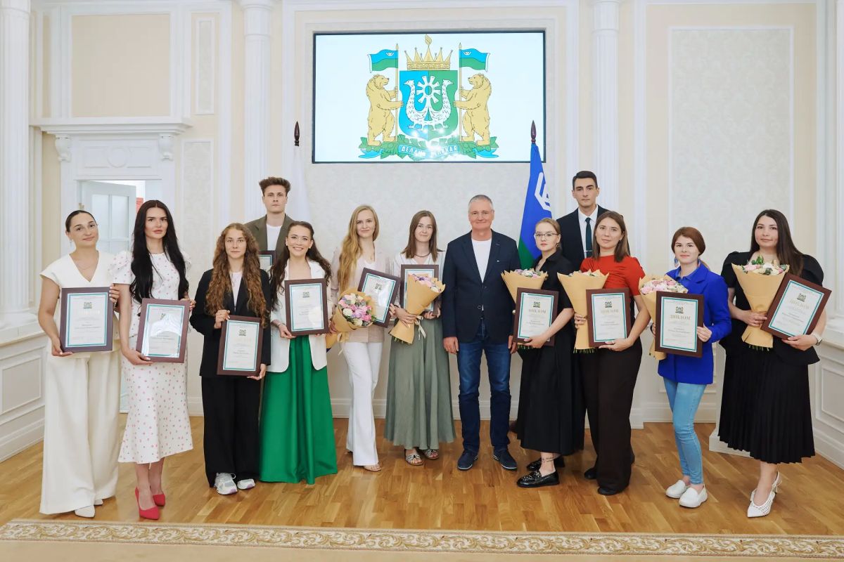 Талантливую молодежь наградили в Югре Талантливую молодежь наградили в Югре