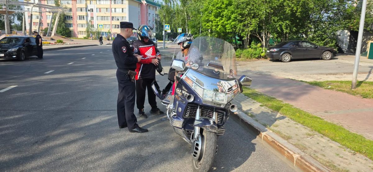 В Ханты-Мансийском автономном округе – Югре сотрудники Госавтоинспекции проводят масштабные профилактические мероприятия на дорогах В Ханты-Мансийском автономном округе – Югре сотрудники Госавтоинспекции проводят масштабные профилактические мероприятия на дорогах