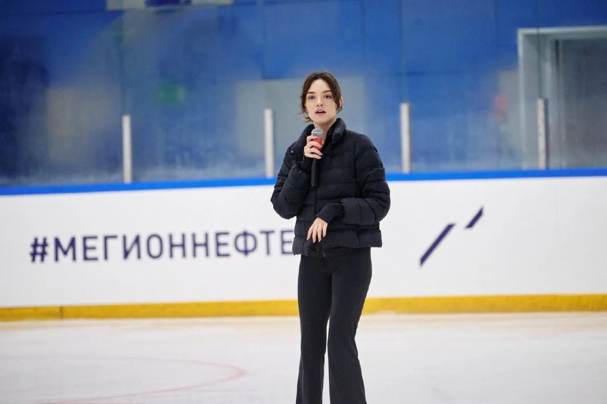 Двукратная чемпионка мира и призер Олимпийских игр Евгения Медведева провела в Мегионе мастер-класс для юных спортсменок Двукратная чемпионка мира и призер Олимпийских игр Евгения Медведева провела в Мегионе мастер-класс для юных спортсменок