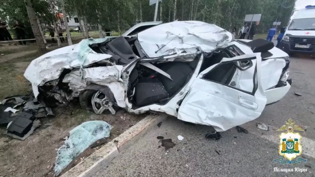 Два человека погибли и ещё двое получили травмы в результате жёсткого ДТП на перекрёстке в Сургуте, сообщили в местной Госавтоинспекции Два человека погибли и ещё двое получили травмы в результате жёсткого ДТП на перекрёстке в Сургуте, сообщили в местной Госавтоинспекции