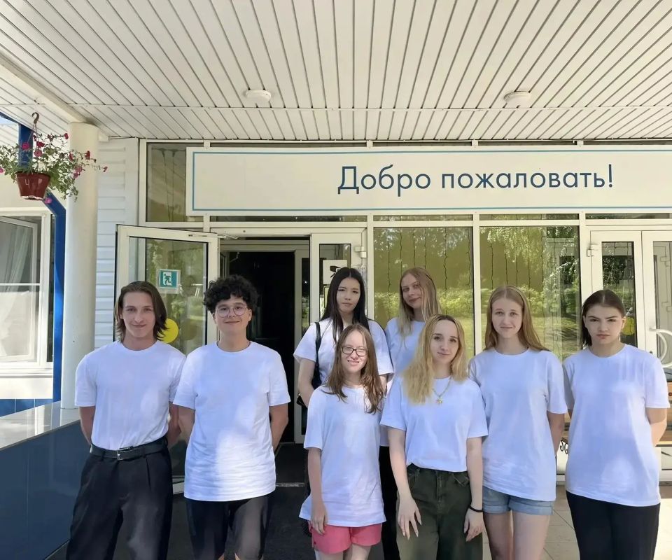 Югорские школьники представляют регион на XV Российской компетентностной олимпиаде по экономике и управлению Югорские школьники представляют регион на XV Российской компетентностной олимпиаде по экономике и управлению