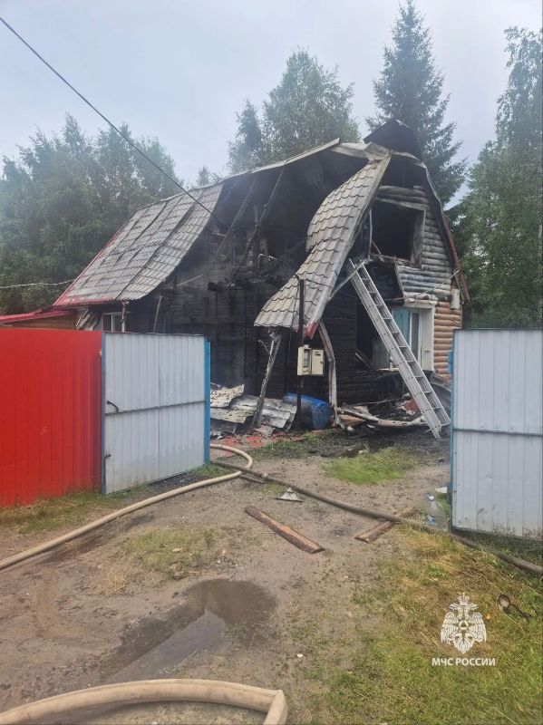 В Нягани пожарные ликвидировали возгорание в одноэтажном дачном доме В Нягани пожарные ликвидировали возгорание в одноэтажном дачном доме