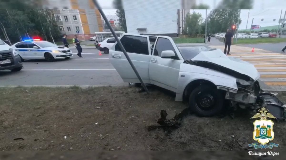 Жёсткое столкновение произошло на перекрёстке в Сургуте — двое погибли, ещё двое пострадали, сообщили в местной Госавтоинспекции Жёсткое столкновение произошло на перекрёстке в Сургуте — двое погибли, ещё двое пострадали, сообщили в местной Госавтоинспекции