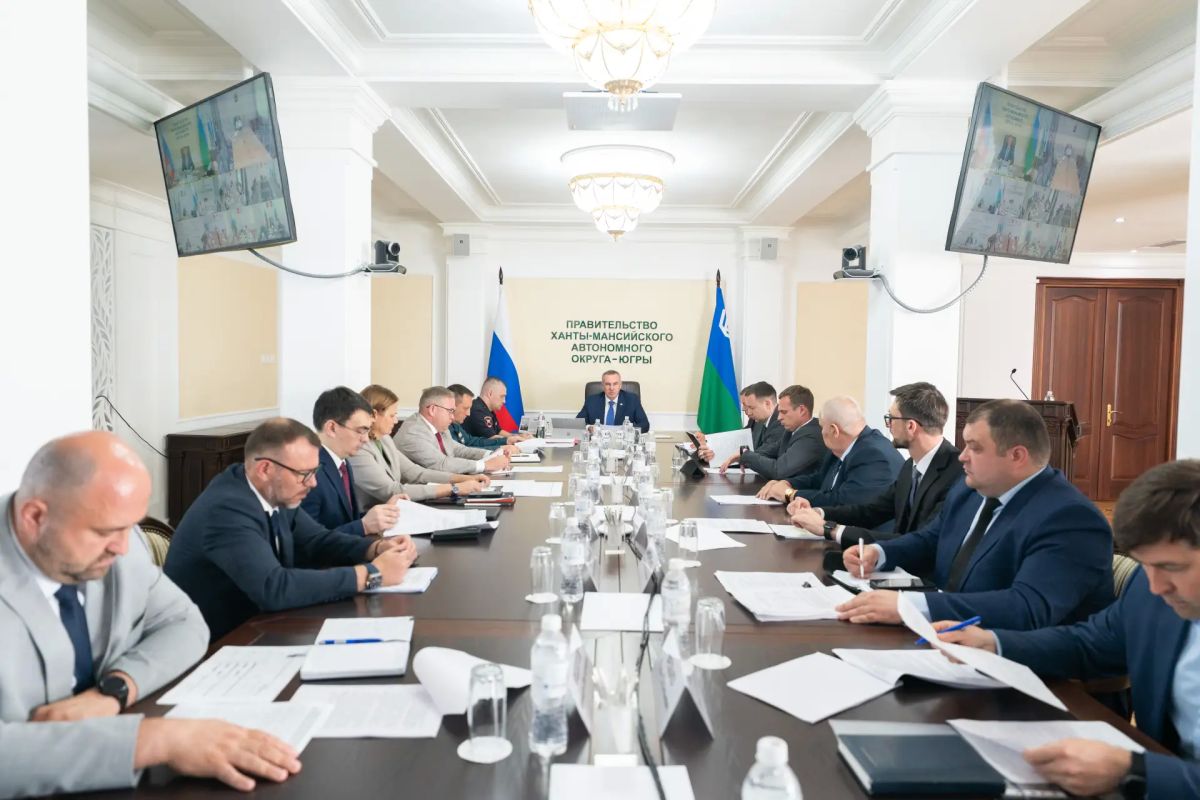 Губернатор Югры Руслан Кухарук провел заседание комиссии по обеспечению безопасности дорожного движения