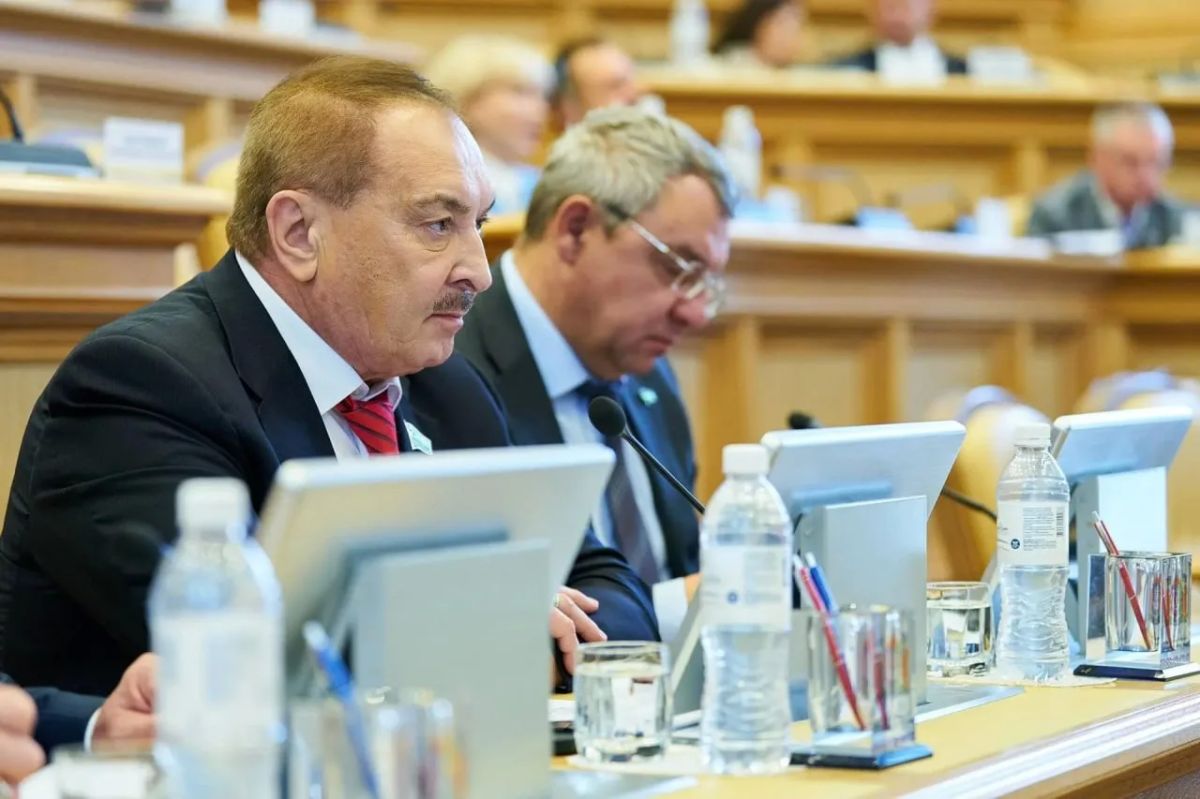 Руслан Кухарук поблагодарил за совместную работу депутатов Думы Югры седьмого созыва, чьи полномочия завершаются в этом году Руслан Кухарук поблагодарил за совместную работу депутатов Думы Югры седьмого созыва, чьи полномочия завершаются в этом году