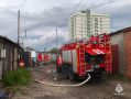 Пожар в гаражном боксе Ханты-Мансийска: уничтожены гараж, лодка и мотор