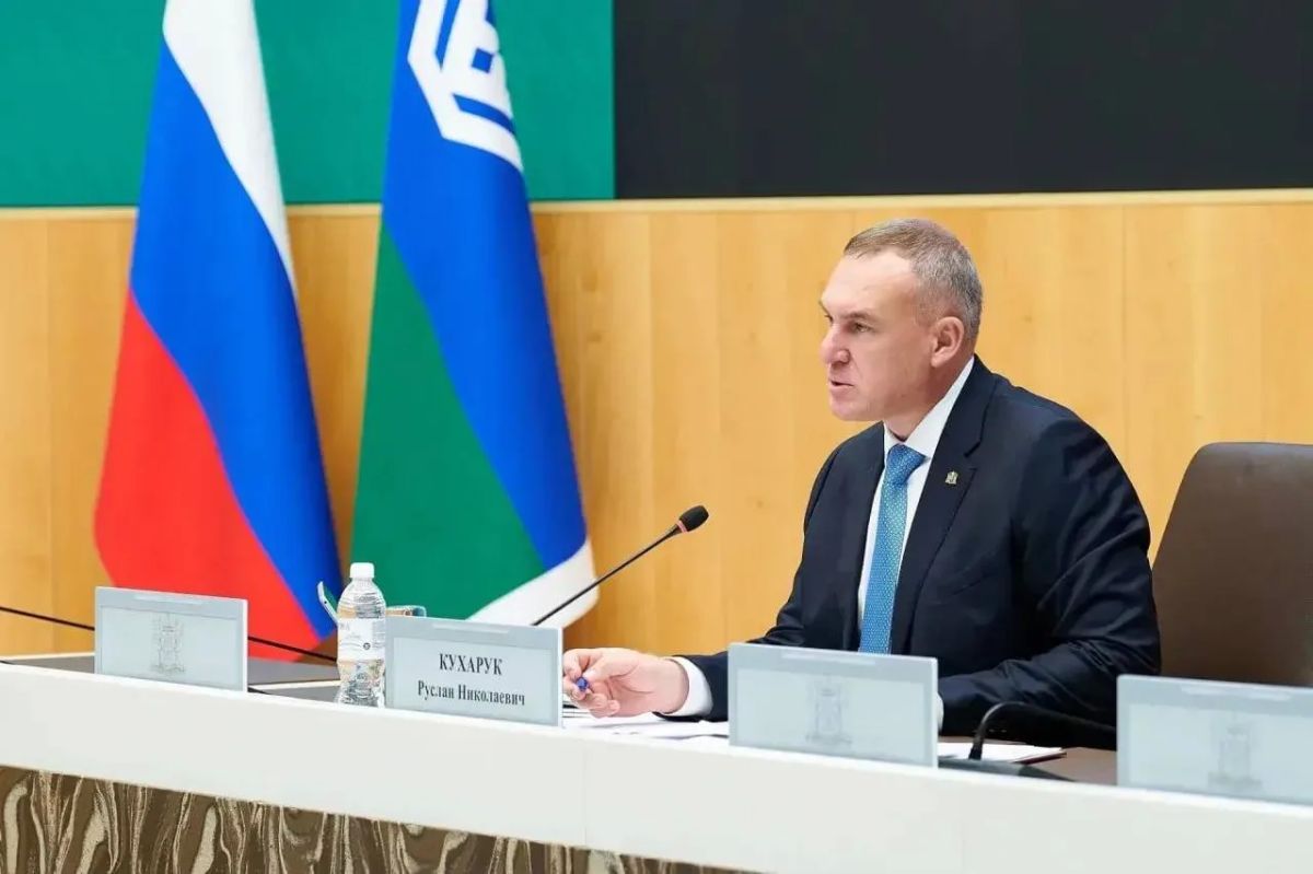 Руслан Кухарук поручил наладить логистику поставок топлива между АЗС для равномерного распределения ресурсов