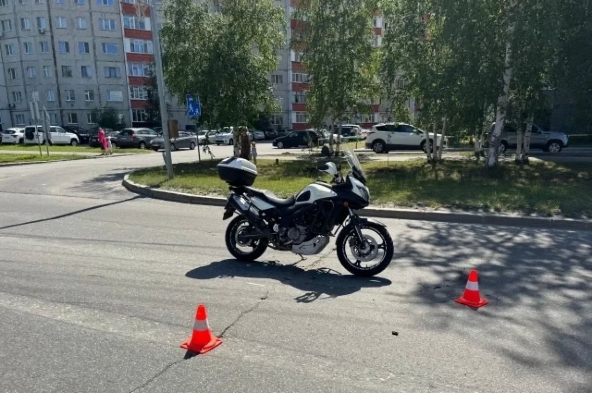 В Сургуте в ДТП пострадали водитель мотоцикла и 51-летняя пассажирка