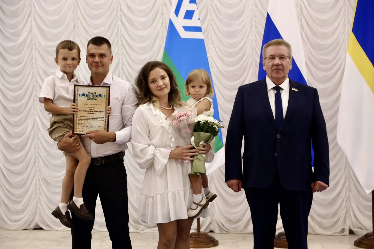 Во Дворце искусств состоялась церемония награждения в канун Дня семьи, любви и верности Во Дворце искусств состоялась церемония награждения в канун Дня семьи, любви и верности