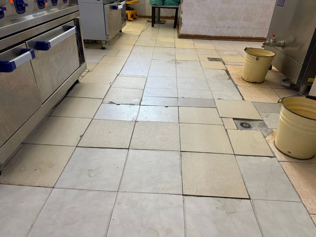 Сотрудники пищеблока, прачечной и буфета городской больницы Когалыма жалуются на невыносимые условия труда, отсутствие рабочего инвентаря и вообще «полный бардак» Сотрудники пищеблока, прачечной и буфета городской больницы Когалыма жалуются на невыносимые условия труда, отсутствие рабочего инвентаря и вообще «полный бардак»