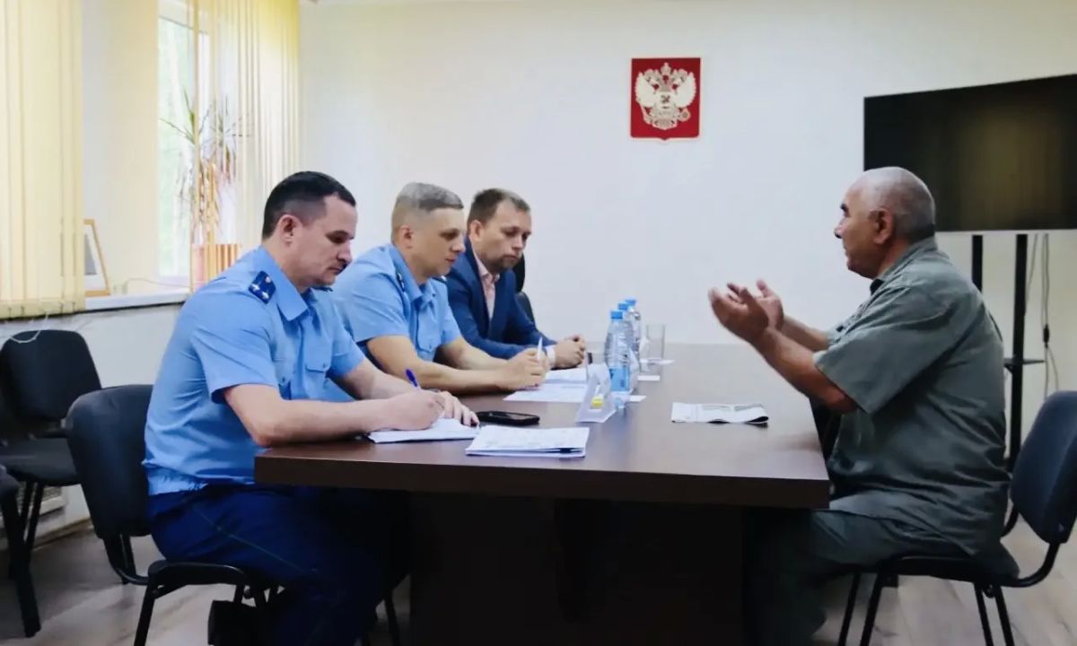 Заместитель прокурора автономного округа Григорий Сухоруков провел личный прием жителей Октябрьского района Заместитель прокурора автономного округа Григорий Сухоруков провел личный прием жителей Октябрьского района