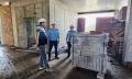 Заместитель прокурора округа Григорий Сухоруков посетил объект незавершенного строительства – участковую больницу в поселке городского типа Приобье