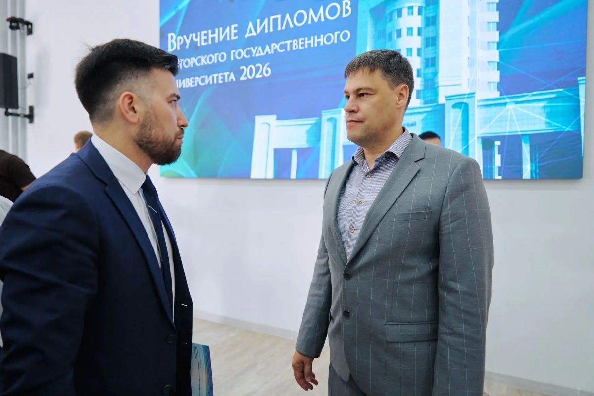 Заместитель начальника УМВД России по ХМАО – Югре Михаил Ерёмин принял участие в торжественной церемонии вручения дипломов выпускникам Заместитель начальника УМВД России по ХМАО – Югре Михаил Ерёмин принял участие в торжественной церемонии вручения дипломов выпускникам