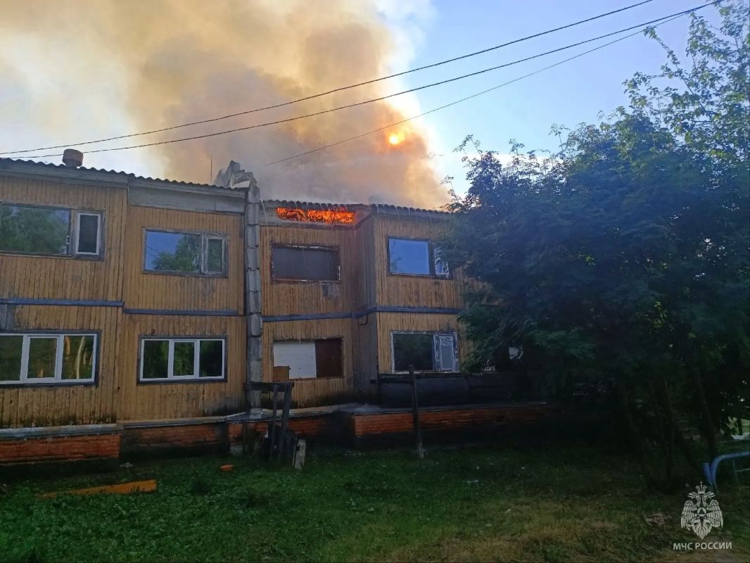 В Югорске огнеборцы ликвидировали пожар в частично расселенном многоквартирном доме В Югорске огнеборцы ликвидировали пожар в частично расселенном многоквартирном доме
