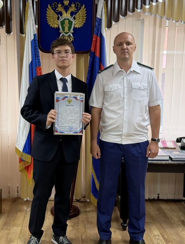 В прокуратуре Югры состоялось торжественное поздравление выпускников школ с успешным прохождением конкурсного отбора и получением направлений о целевом обучении в Институте прокуратуры Уральского государственного... В прокуратуре Югры состоялось торжественное поздравление выпускников школ с успешным прохождением конкурсного отбора и получением направлений о целевом обучении в Институте прокуратуры Уральского государственного...