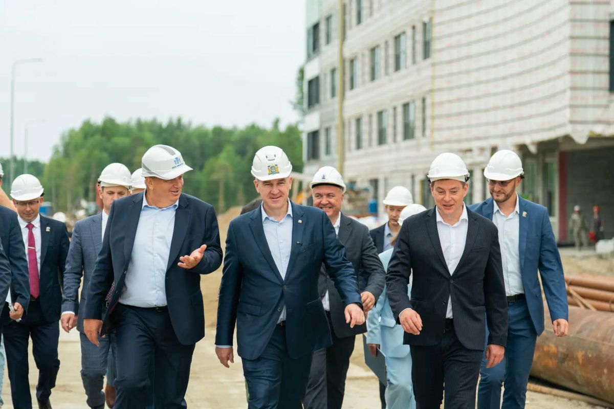 Руслан Кухарук: Вместе с коллегами из регионального Правительства и главой города Максимом Павловичем Ряшиным в ходе рабочего объезда ХантыМансийска посетили ключевые строительные площадки муниципалитета Руслан Кухарук: Вместе с коллегами из регионального Правительства и главой города Максимом Павловичем Ряшиным в ходе рабочего объезда ХантыМансийска посетили ключевые строительные площадки муниципалитета