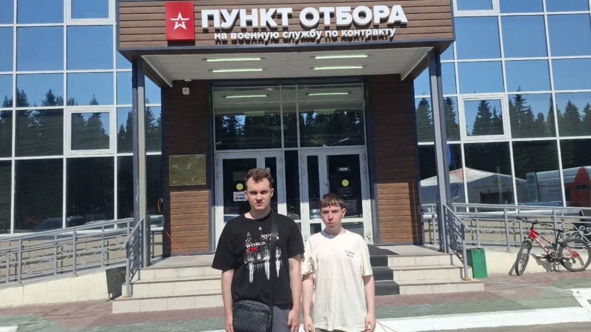В строй и с дроном, и с музыкой В строй и с дроном, и с музыкой