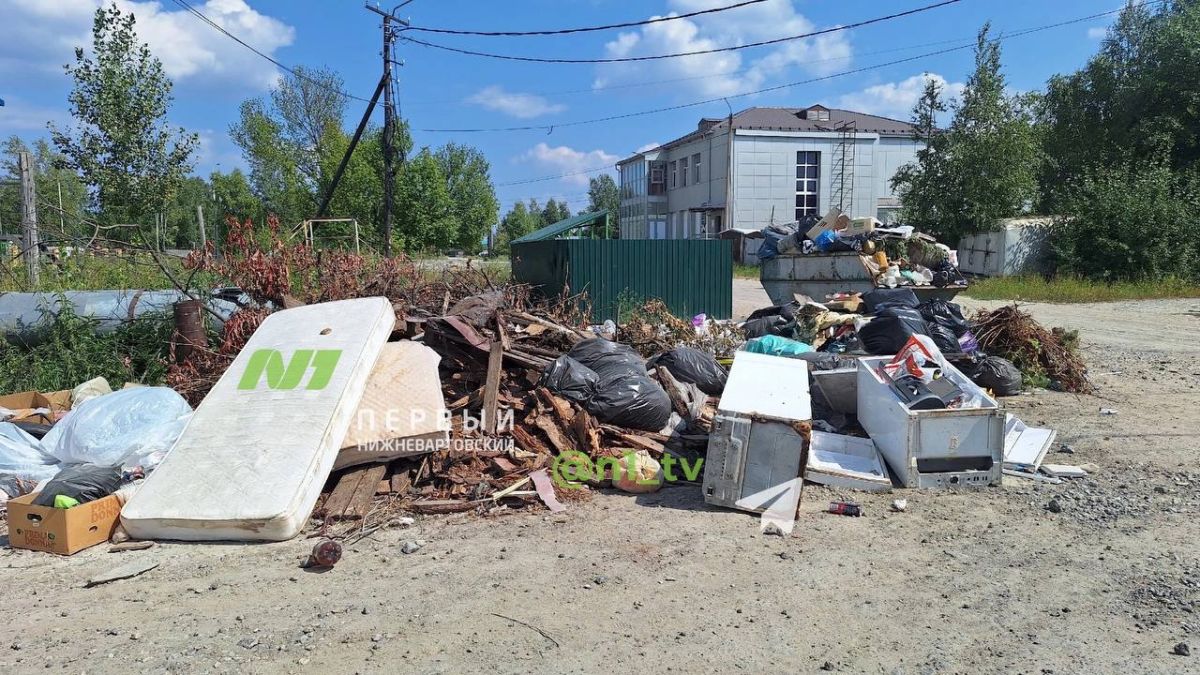 Жители Нижневартовска бьют тревогу из-за мусорного коллапса в старой части города Жители Нижневартовска бьют тревогу из-за мусорного коллапса в старой части города