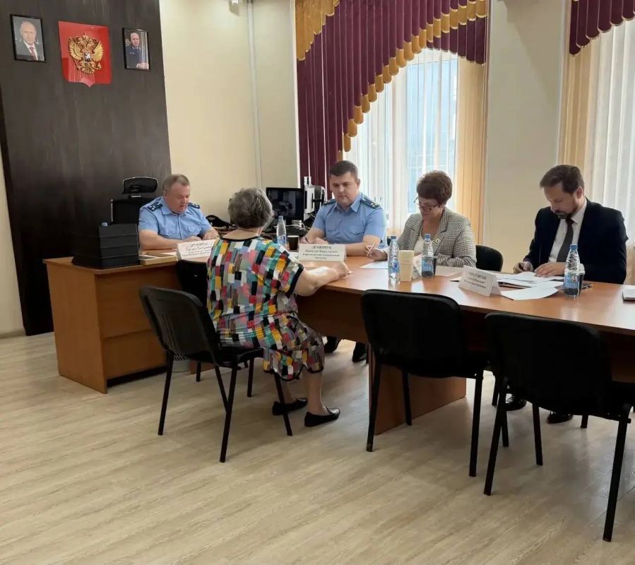 Первый заместитель прокурора округа Михаил Дружинин провел личный прием жителей городов Нефтеюганска, Сургута и Нефтеюганского района Первый заместитель прокурора округа Михаил Дружинин провел личный прием жителей городов Нефтеюганска, Сургута и Нефтеюганского района