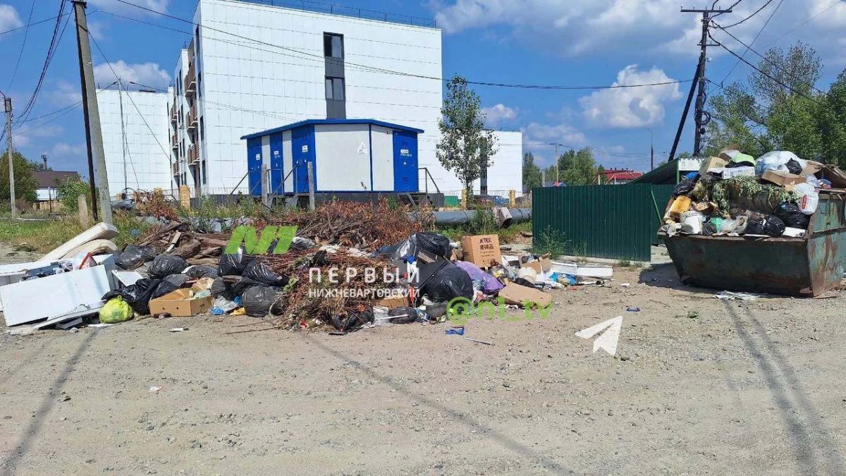 Горы мусора на нескольких улицах Нижневартовска стали причиной прокурорской проверки Горы мусора на нескольких улицах Нижневартовска стали причиной прокурорской проверки