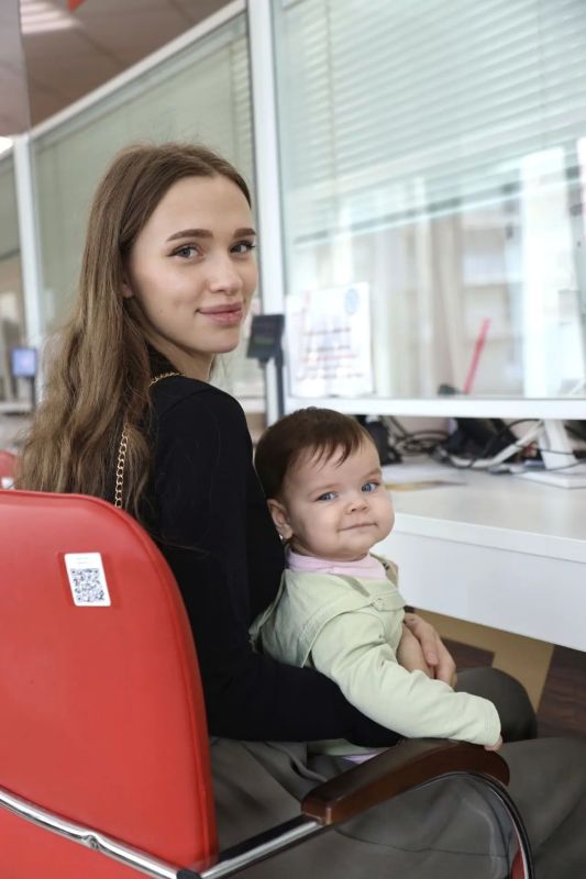 Дмитрий Кощенко: Сегодня работники многофункциональных центров предоставления государственных и муниципальных услуг отмечают профессиональный праздник Дмитрий Кощенко: Сегодня работники многофункциональных центров предоставления государственных и муниципальных услуг отмечают профессиональный праздник