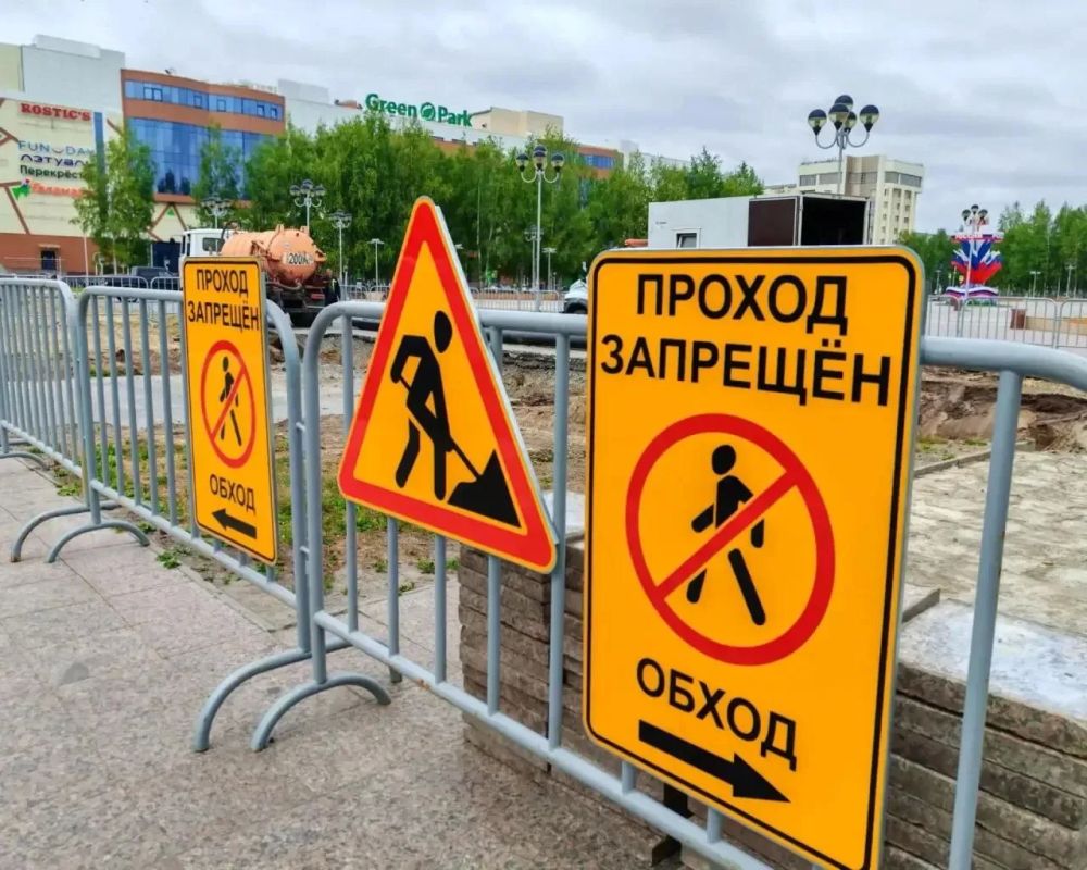 В районе площади Нефтяников ведется ремонт магистрального трубопровода В районе площади Нефтяников ведется ремонт магистрального трубопровода