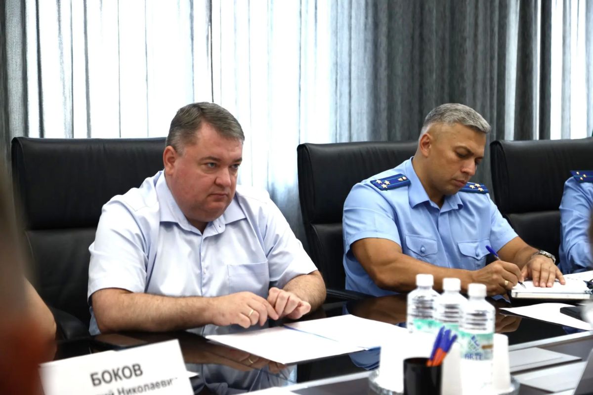 Дмитрий Кощенко: Провел рабочее совещание с руководителями ресурсоснабжающих организаций Дмитрий Кощенко: Провел рабочее совещание с руководителями ресурсоснабжающих организаций