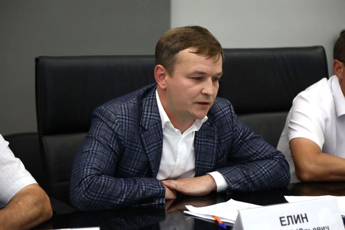 Дмитрий Кощенко: Провел рабочее совещание с руководителями ресурсоснабжающих организаций Дмитрий Кощенко: Провел рабочее совещание с руководителями ресурсоснабжающих организаций