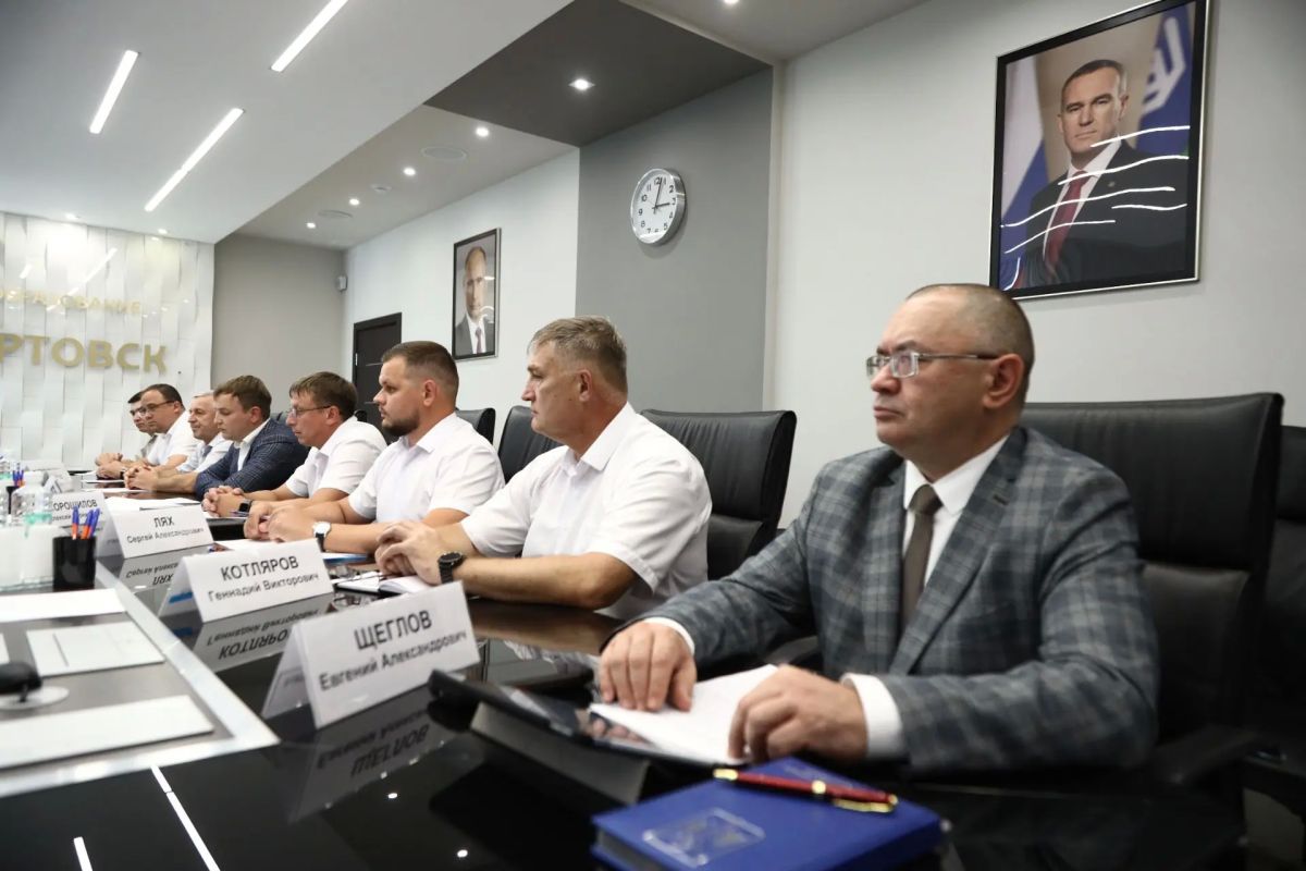 Дмитрий Кощенко: Провел рабочее совещание с руководителями ресурсоснабжающих организаций Дмитрий Кощенко: Провел рабочее совещание с руководителями ресурсоснабжающих организаций