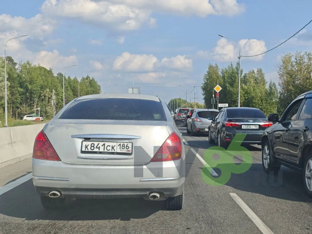 Транспортный коллапс из-за новых светофоров на Самотлорской трассе Транспортный коллапс из-за новых светофоров на Самотлорской трассе