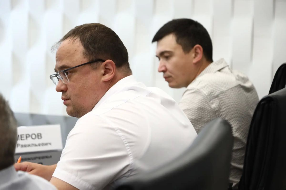 Глава города Дмитрий Кощенко провел рабочее совещание с руководителями ресурсоснабжающих организаций Глава города Дмитрий Кощенко провел рабочее совещание с руководителями ресурсоснабжающих организаций